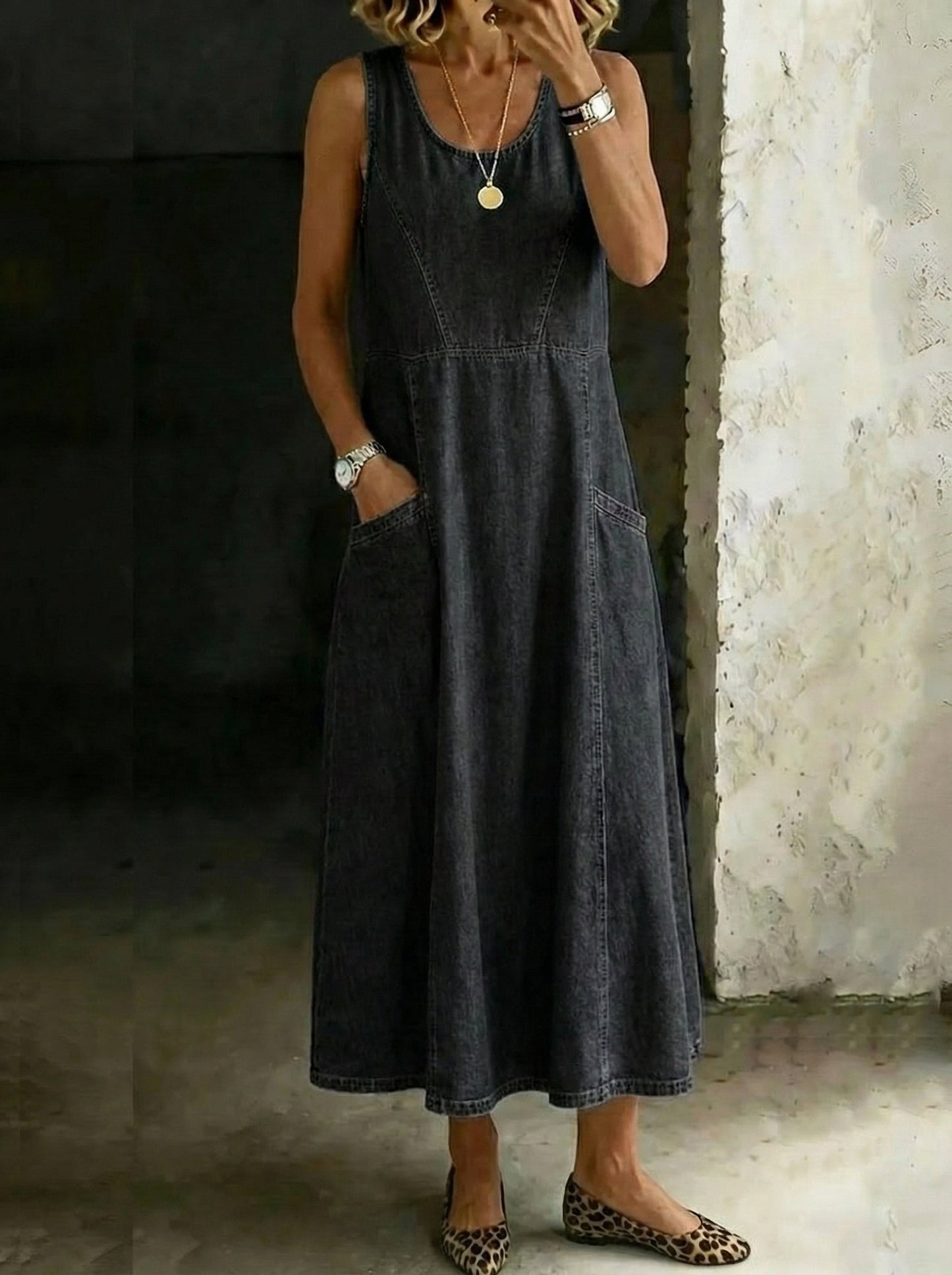Women's Retro Round Neck Sleeveless Casual Loose Denim Vest Dress